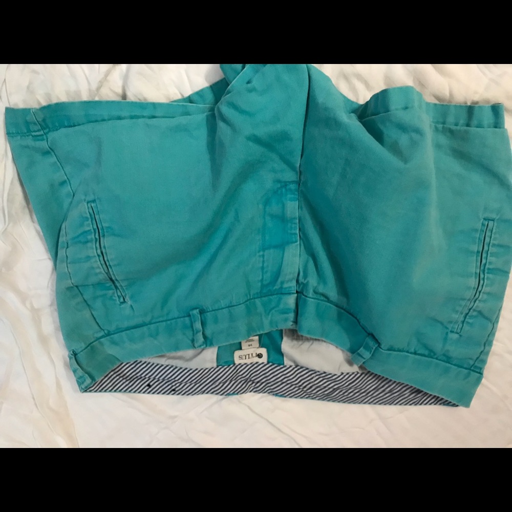 Shorts - Picture 3 of 3